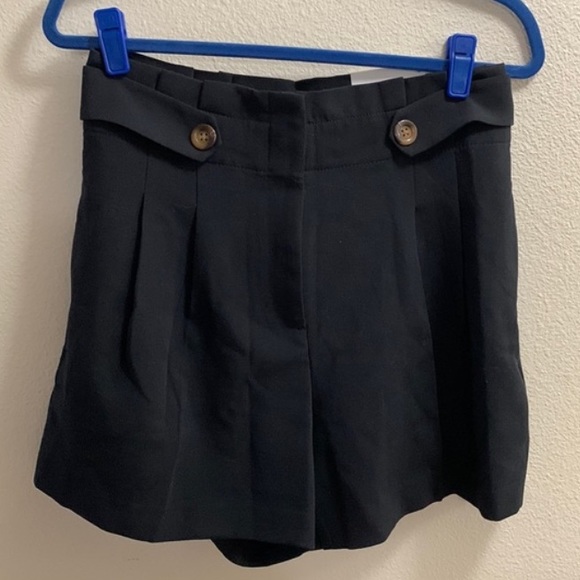 Ann Taylor Black High Rise Dress Shorts-Size 6-Front and Back Pockets New - Picture 1 of 11